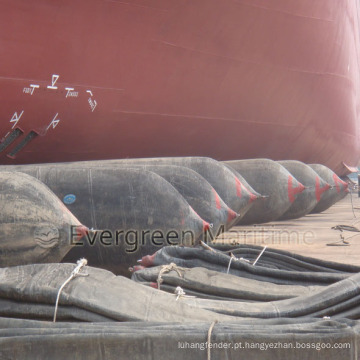 Airbags marinhos infláveis ​​para doca seca no estaleiro da Indonésia